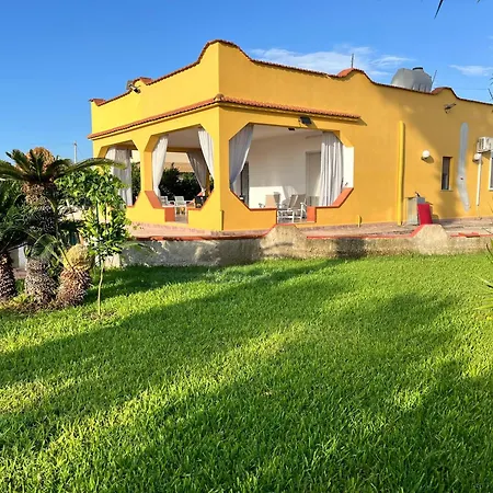 Charming House In With Private Garden Fontane Bianche