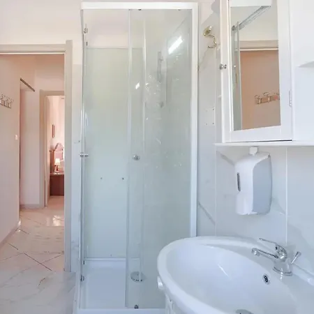 Charming House In With Private Garden