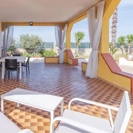 Charming House In With Private Garden Fontane Bianche