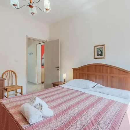 Charming House In With Private Garden